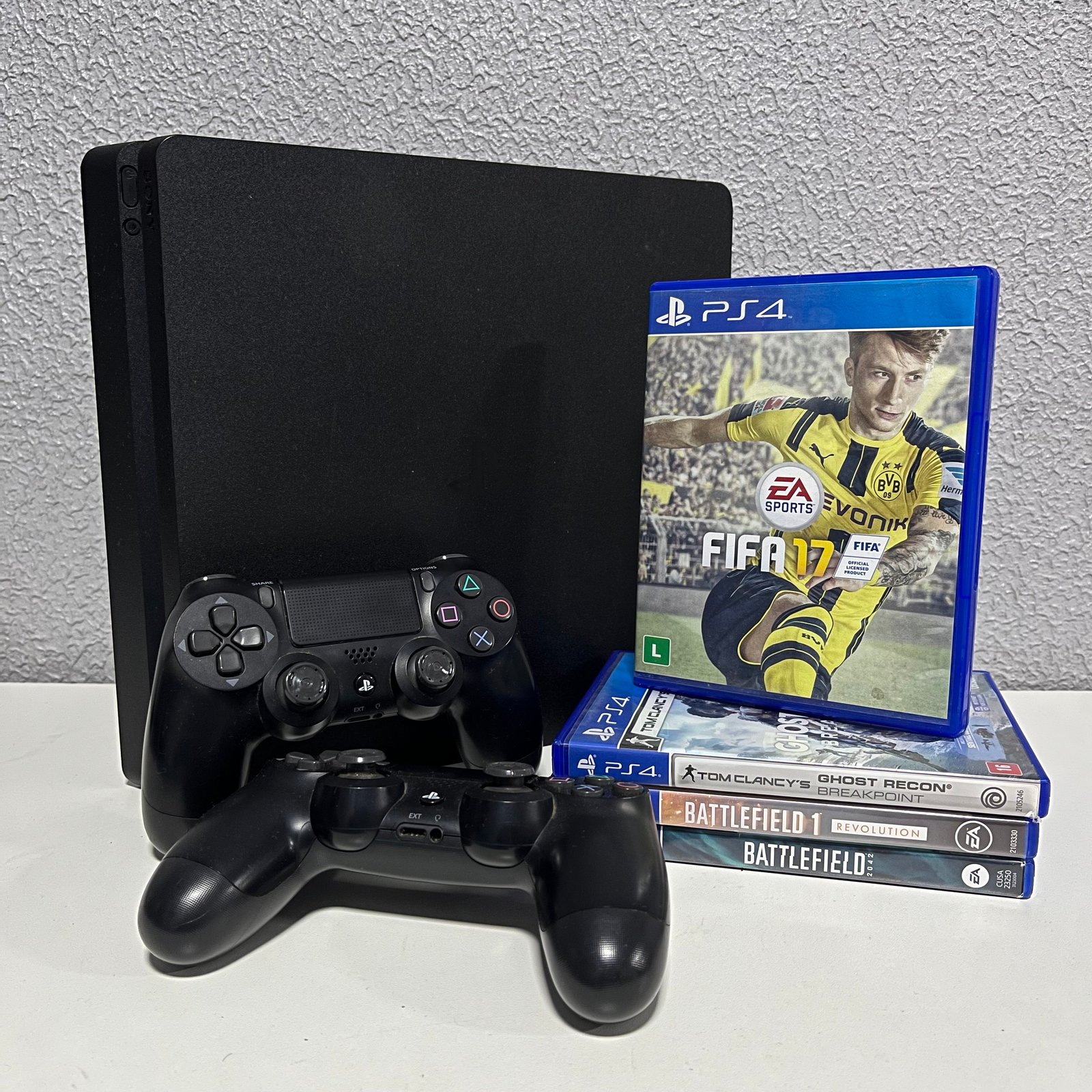 PLAYSTATION 4